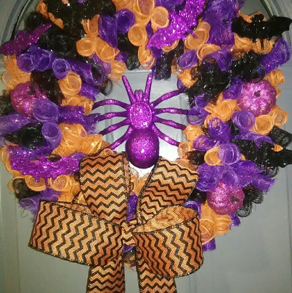 14" Hand Made Halloween Seasonal Wreath - Picture 3 of 8